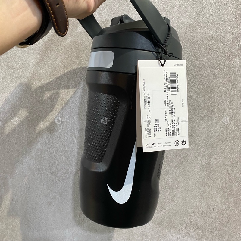 Nike FUEL JUG 大口徑霸水壺 40oz 運動水壺 瓶蓋式設計 黑色 N100311005840